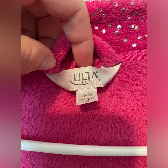 Ulta Robe - Picture 3 of 4